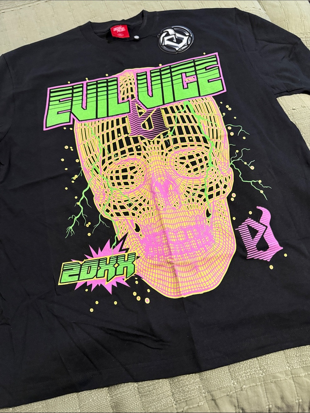 Evil Vice  red tag Graphic T-Shirt with neon Design size xl NWT
